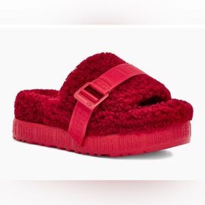 UGG Fluffita Slide sandals in the 'Ribbon Red' colorway. 10
